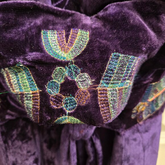 Vintage Soft Surroundings Purple Rayon Embroidered Robe - Picture 7 of 11